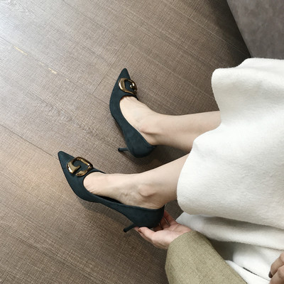 Női alkalmi cipő öko velúrból, fém díszítéssel