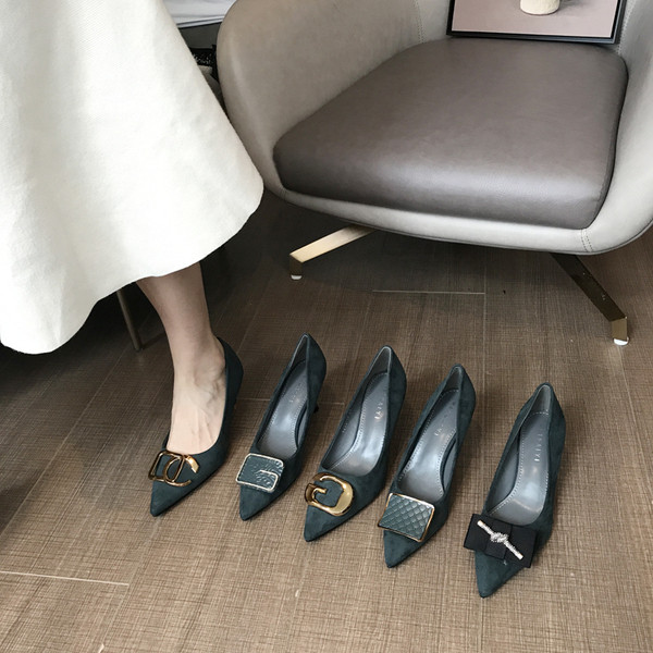 Női alkalmi cipő öko velúrból, fém díszítéssel