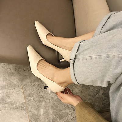 Közepes sarkú női bőrcipő