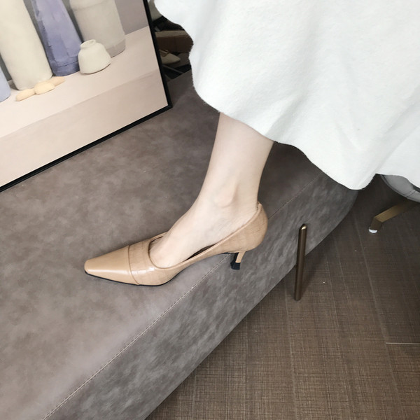 Közepes sarkú női bőrcipő