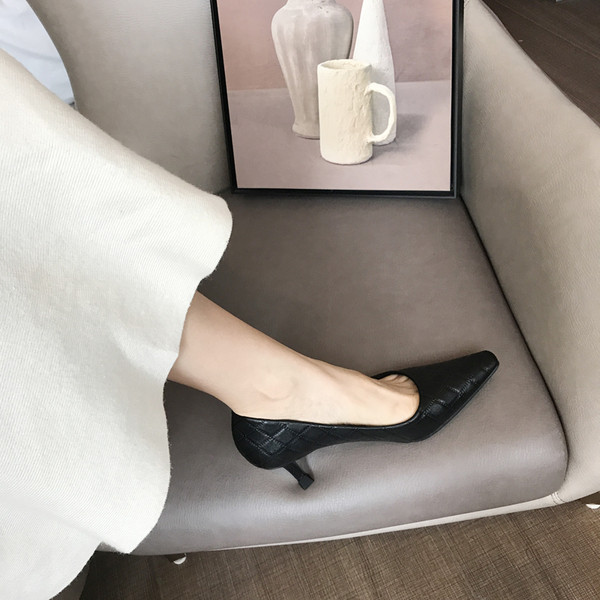 Közepes sarkú női bőrcipő