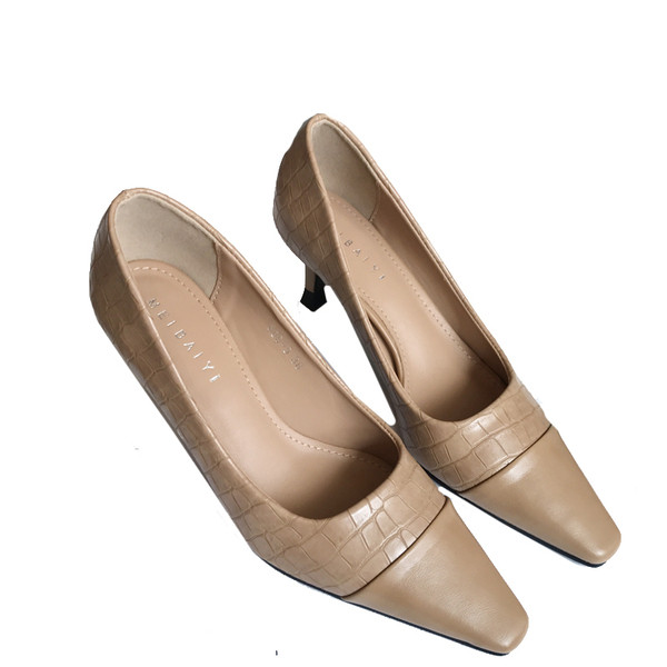 Közepes sarkú női bőrcipő