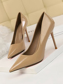 Lakkbőr női hegyes cipő 9,5 cm-es sarokkal