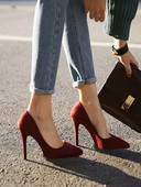 Stílusos női cipő hegyes modell 10,5 cm sarokkal