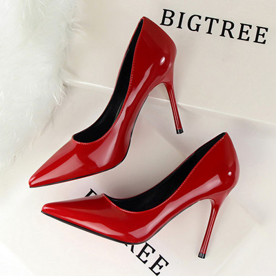 Stílusos női cipő hegyes modell 10,5 cm sarokkal