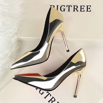 Stílusos női cipő hegyes modell 10,5 cm sarokkal