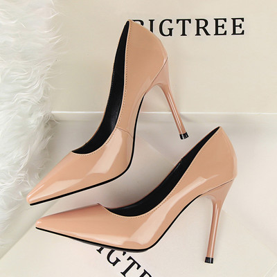 Stílusos női cipő hegyes modell 10,5 cm sarokkal