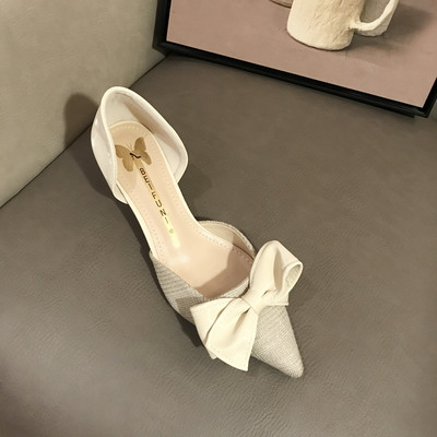 Modern női hegyes cipő szalaggal és sarokmagasság 5,5 cm