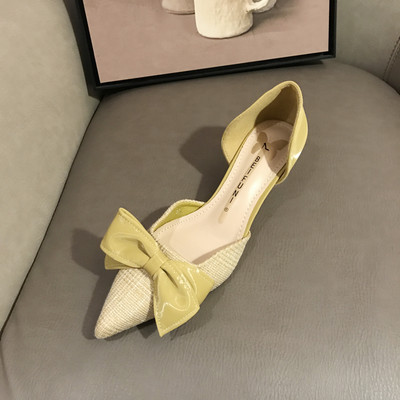 Modern női hegyes cipő szalaggal és sarokmagasság 5,5 cm