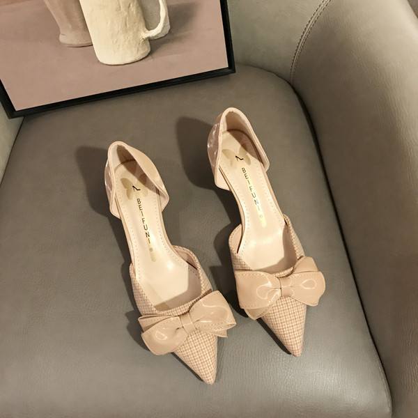 Modern női hegyes cipő szalaggal és sarokmagasság 5,5 cm