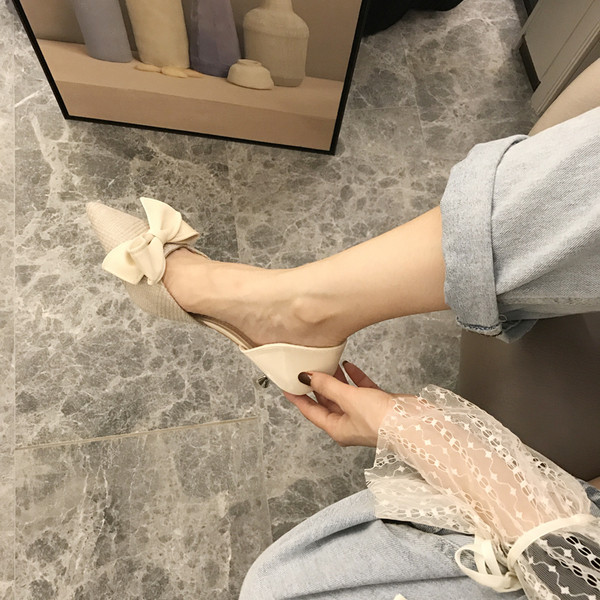 Modern női hegyes cipő szalaggal és sarokmagasság 5,5 cm