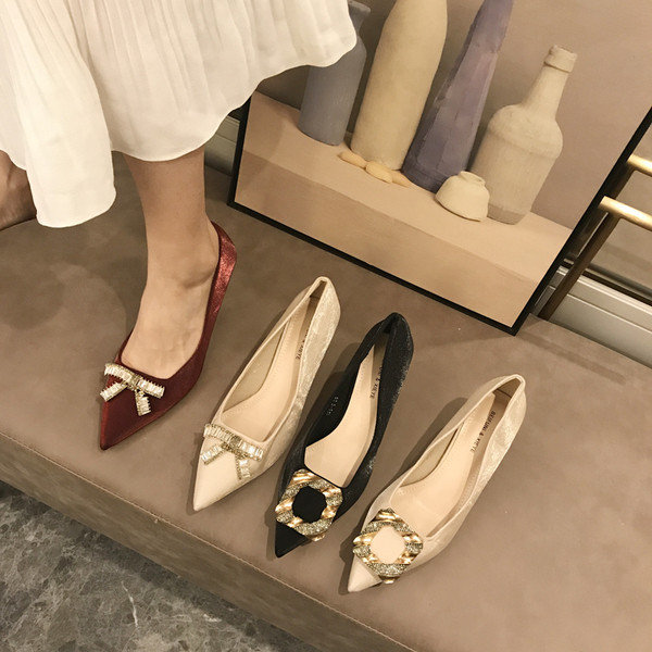 Női velúr cipő sarkú - különböző modellek