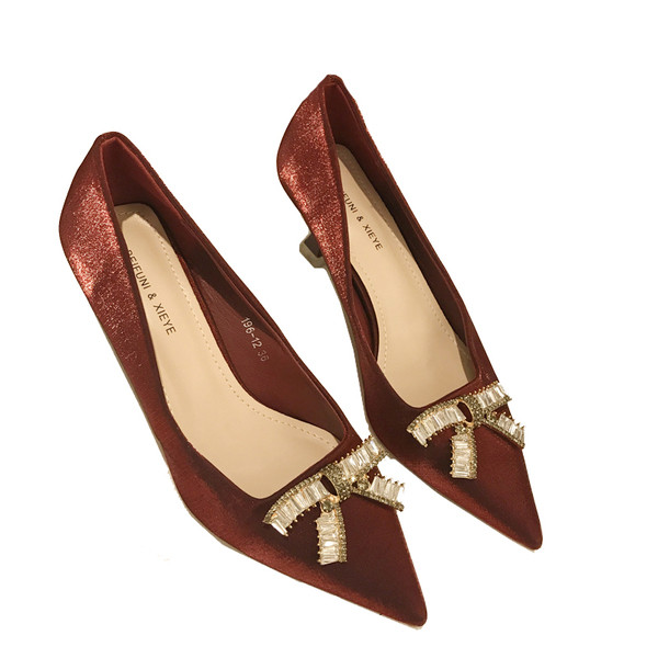 Női velúr cipő sarkú - különböző modellek