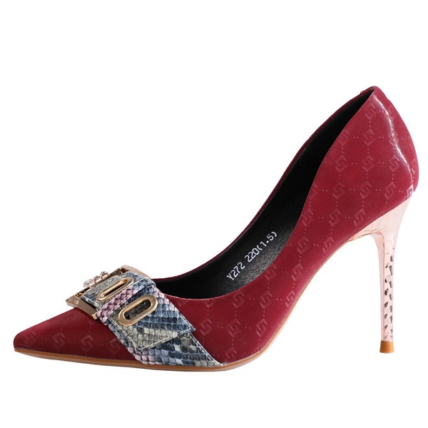 Pantofi de dama eleganti model ascutit si tocuri inalte