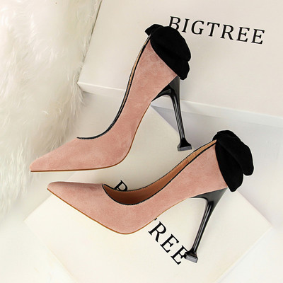 Modern női cipők magassarkúval és szalaggal, két modellben