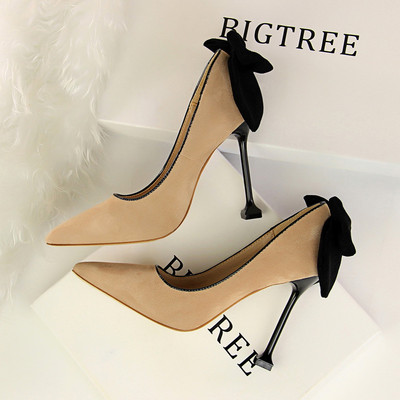 Modern női cipők magassarkúval és szalaggal, két modellben