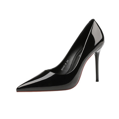 Hegyes modell női lakkcipő 10 cm-es sarokkal