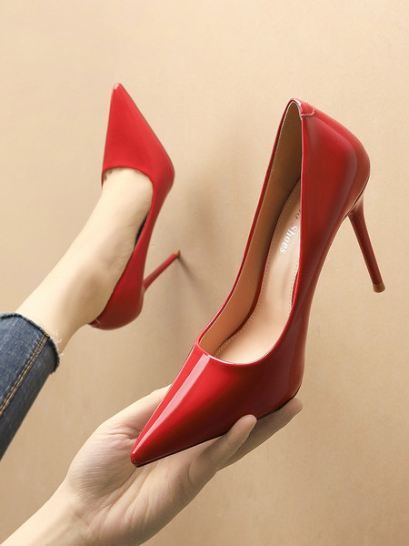 Hegyes modell női lakkcipő 10 cm-es sarokkal
