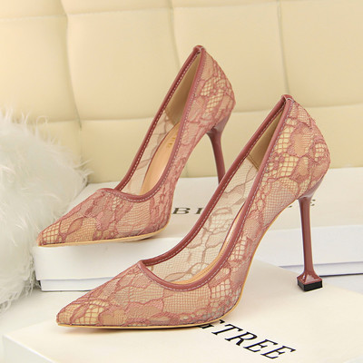 Női csipkecipő vékony 10 cm-es sarokkal