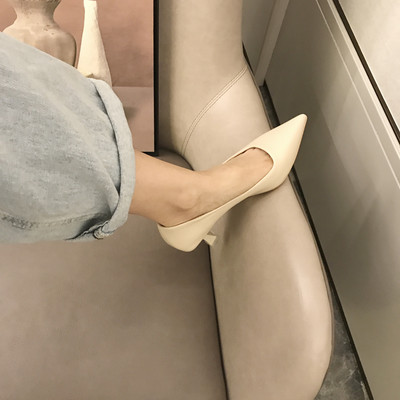 Sarkú női cipő új modellje - hegyes modell