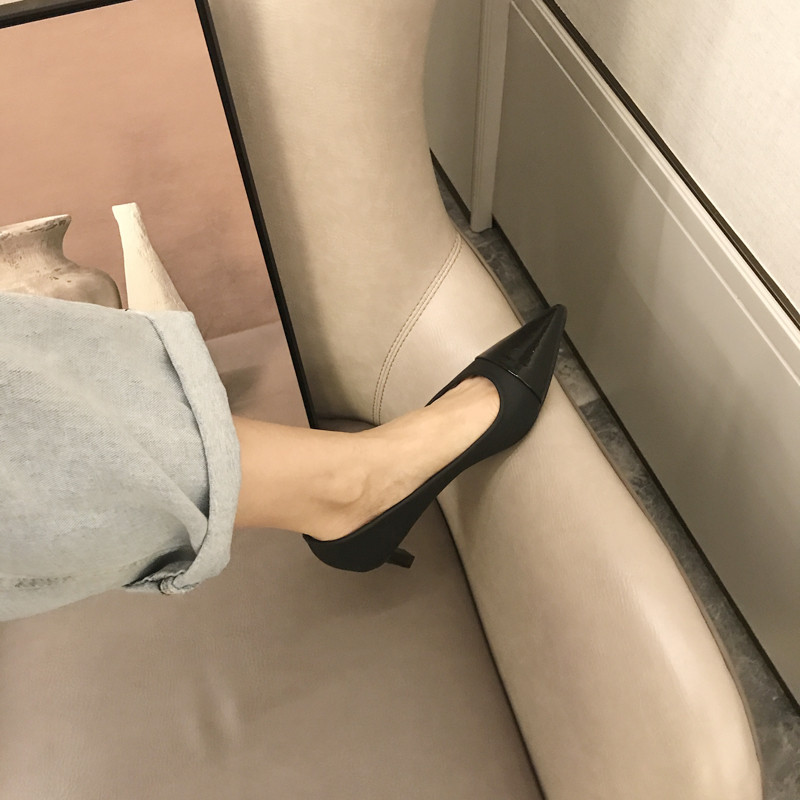 Sarkú női cipő új modellje - hegyes modell