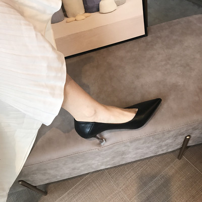 Bőr női hegyes cipő új modellje több színben