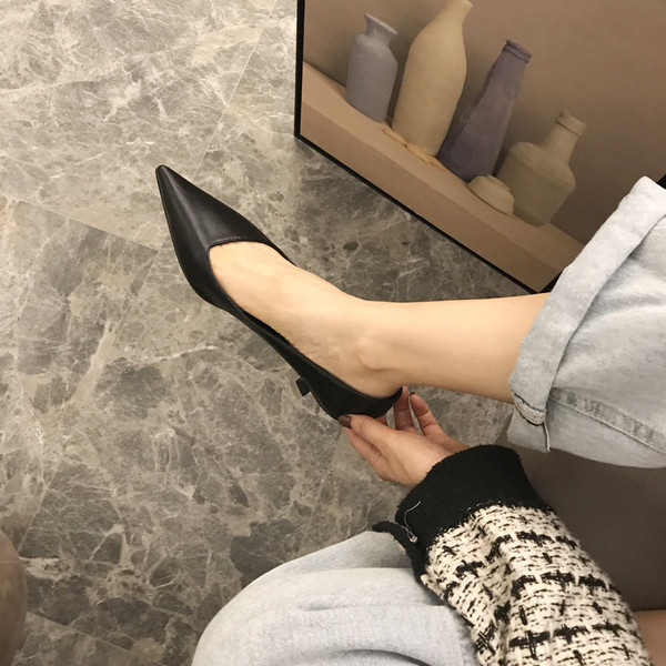 Bőr női hegyes cipő új modellje több színben