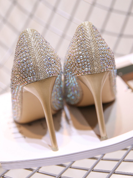 Modern női cipő kövekkel és 10 cm-es sarokkal