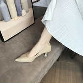 Modern női bőr cipő hegyes sarkú modell