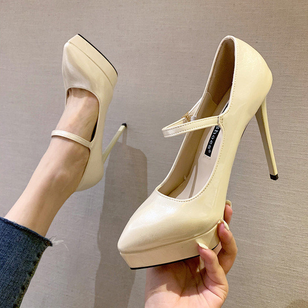 Vékony sarkú, pántos női cipő