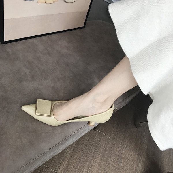 Női alkalmi cipő közepes sarkú több modell