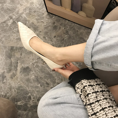 Sarkú női bőrcipő új modellje - hegyes modell