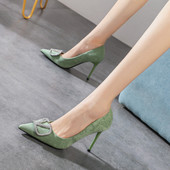 Női hegyes cipő kövekkel és magas sarkú 9 cm