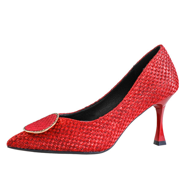 Aktuális női cipő 3D elemmel és sarokkal 8 cm