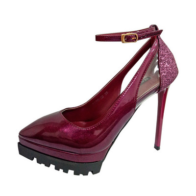 Aktuális női cipő hegyes modell magassarkúval