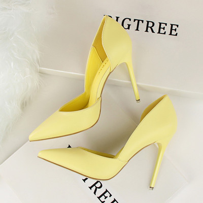 Stílusos női cipő hegyes modell magassarkúval - többféle modell