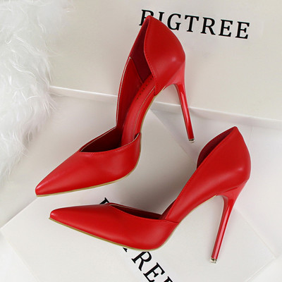 Stílusos női cipő hegyes modell magassarkúval - többféle modell