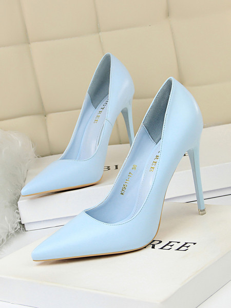 Stílusos női cipő hegyes modell magassarkúval - többféle modell