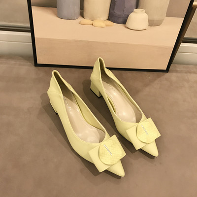 Női alkalmi cipő fém díszítéssel, alacsony, vastag sarokkal