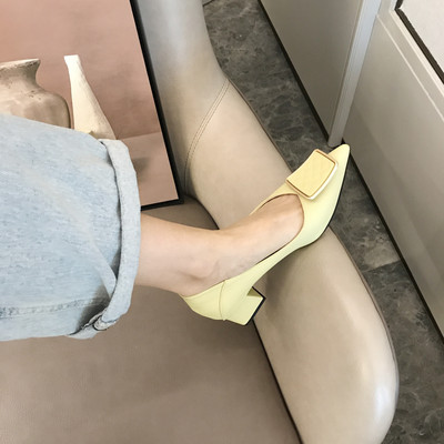 Női alkalmi cipő fém díszítéssel, alacsony, vastag sarokkal