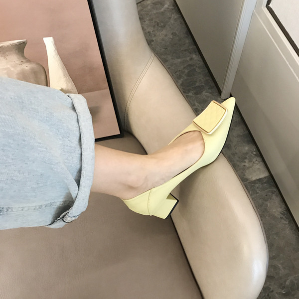 Női alkalmi cipő fém díszítéssel, alacsony, vastag sarokkal