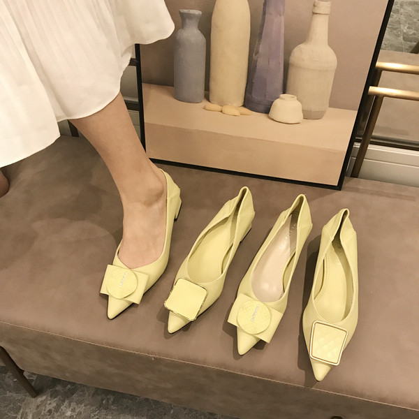 Női alkalmi cipő fém díszítéssel, alacsony, vastag sarokkal