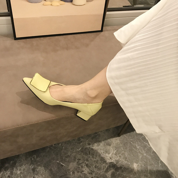 Női alkalmi cipő fém díszítéssel, alacsony, vastag sarokkal