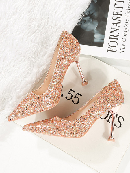 Női cipő fényes részecskékkel és 9 cm-es sarokkal