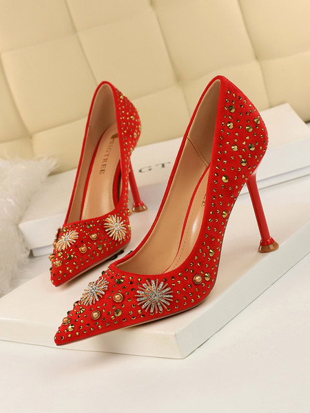 ÚJ Modell színes női hegyes cipő fém elemekkel