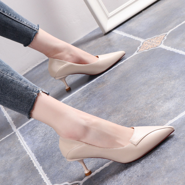 Modern női bőr cipő 5,5 cm sarokkal