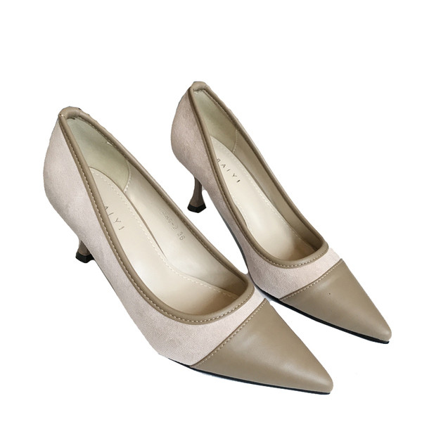 Műbőrből készült modern női cipő sarokkal