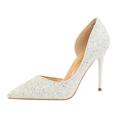 Vékony sarkú, fényes női cipő két modellben