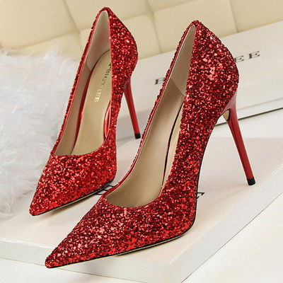 Vékony sarkú, fényes női cipő két modellben