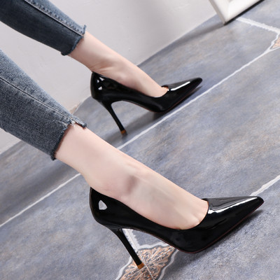 Lakkbőr női magassarkú cipő